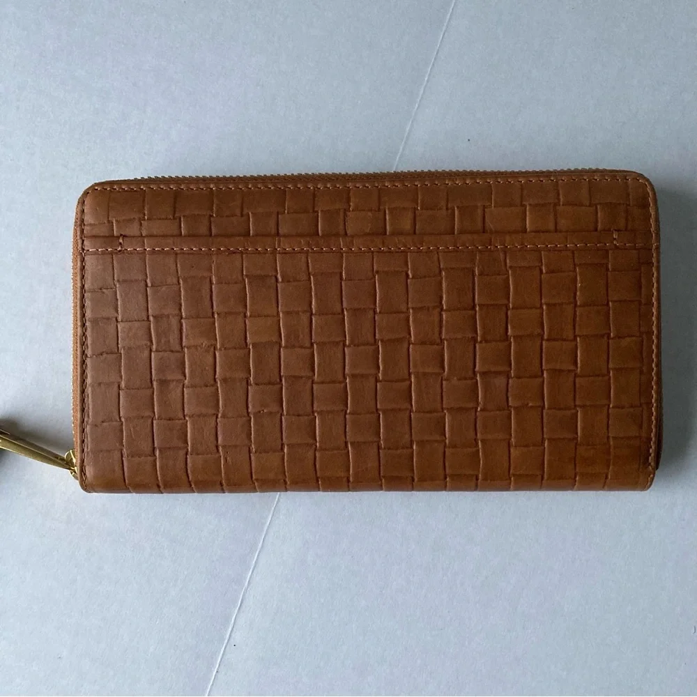 Margot New York Leather Wristlet Clutch 8.5 inches x 4.5 inches - Picture 2 of 11